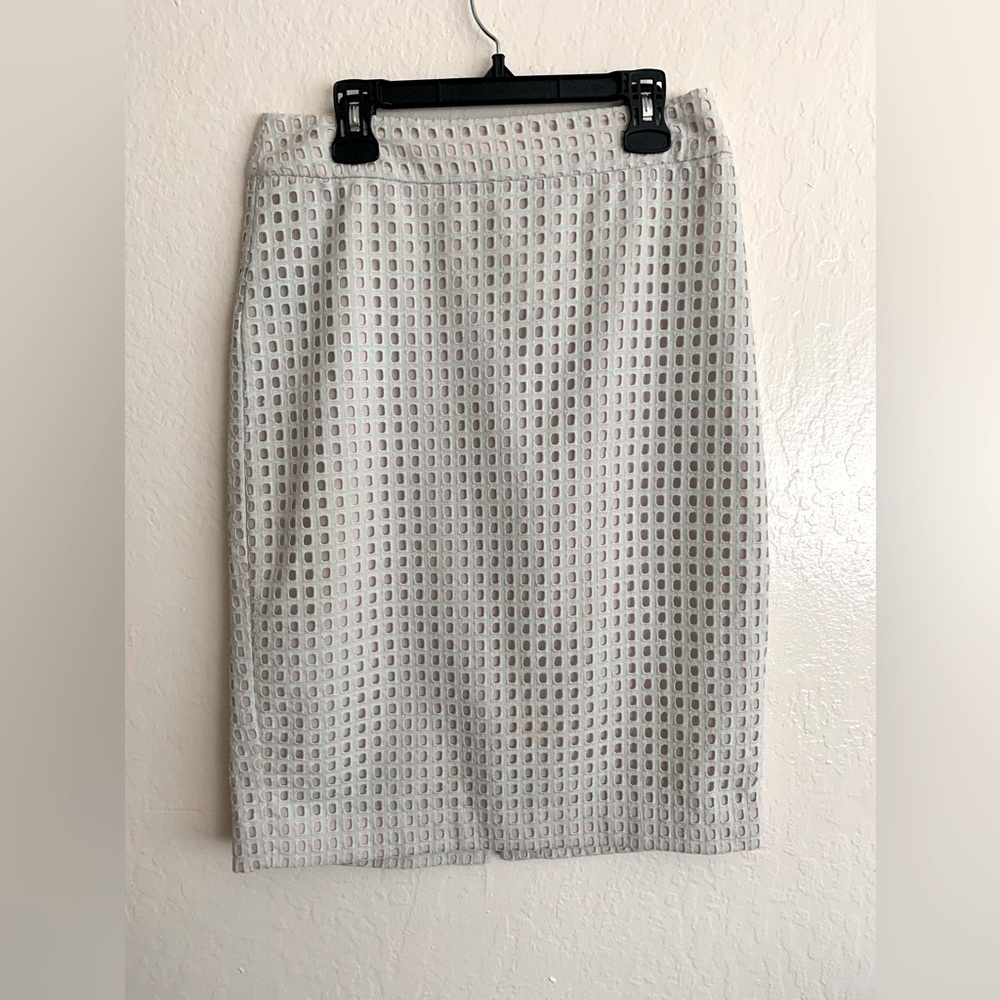 3/$30- New Ann Taylor Eyelet Pencil Skirt- Sz: 0